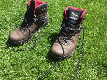 Mooie wandelschoenen, merk Hawks beschikbaar voor biedingen