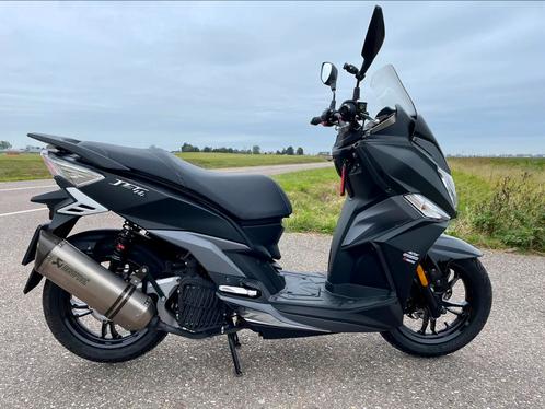 Sym Jet 14 125cc LC ZGAN! Met Akrapovic! Slechts 2700 km!, Fietsen en Brommers, Scooters | SYM, Zo goed als nieuw, Overige modellen