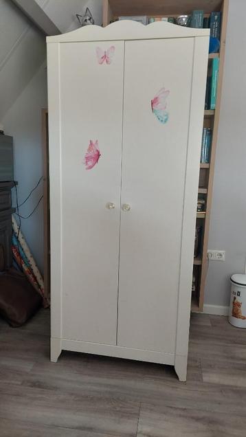Kledingkast gratis beschikbaar voor biedingen