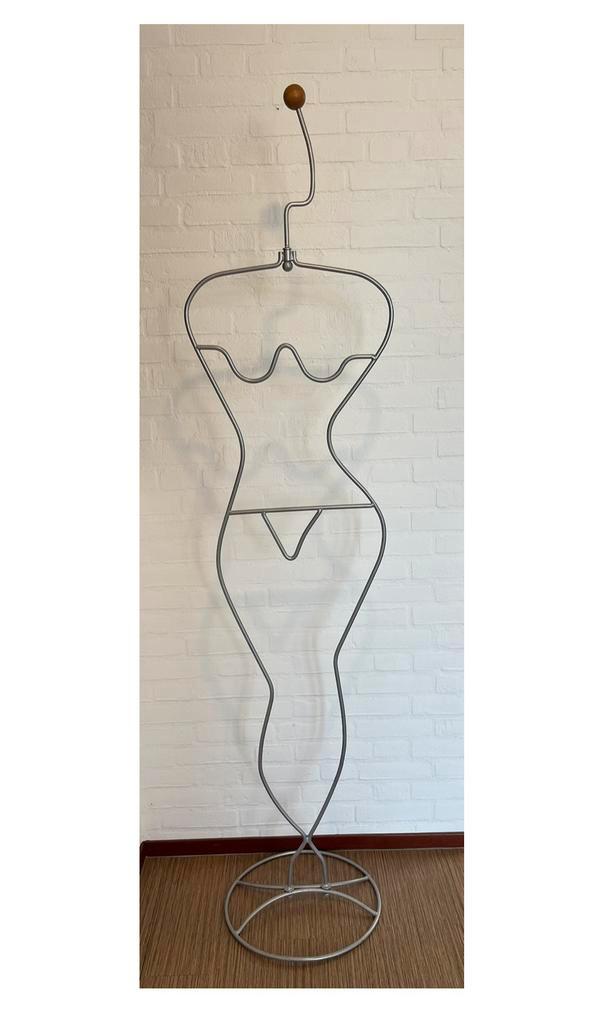 Vintage IKEA dressgirl Häpen, Ehlén Johansson 1988, Huis en Inrichting, Woonaccessoires | Kapstokken, 150 tot 200 cm, Metaal, Ophalen