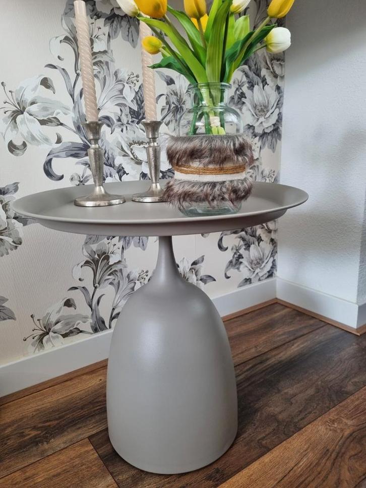 ZEER LEUKE BIJZETTAFELTJE MIOALA kost elders €99,99 nu €50, Huis en Inrichting, Tafels | Bijzettafels, Nieuw, Rond, 45 tot 60 cm