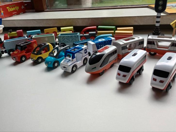 Treinbaan met vele treinen en toebehoren, Kinderen en Baby's, Speelgoed | Speelgoedvoertuigen, Gebruikt, Ophalen