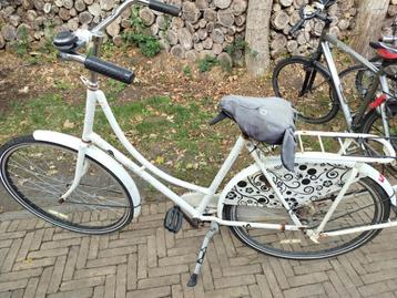 omafiets/studentenfiets/kroegfiets beschikbaar voor biedingen