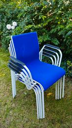 Ahrend houten set 4 stoelen Armleuningen, Stapelbaar, Huis en Inrichting, Stoelen, Blauw, Ophalen of Verzenden, Zo goed als nieuw