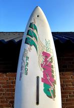 Vintage Surfplank Alpha 105 uit begin jaren '90 met 2 vinnen, Watersport en Boten, Windsurfen, 5 tot 7 m², Met vin(nen), Plank