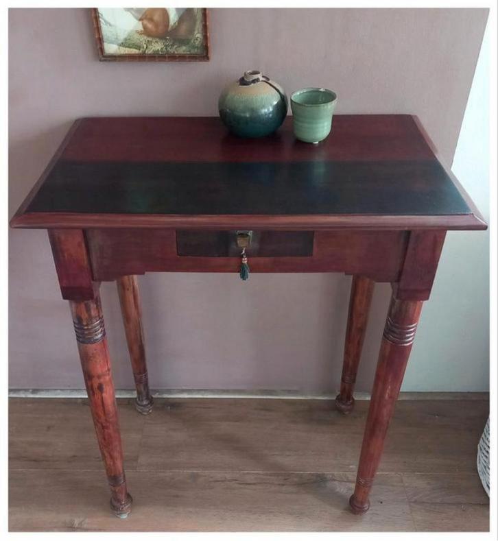 Charmant tafeltje. Bijzettafel, sidetable., Antiek en Kunst, Antiek | Meubels | Tafels, Ophalen