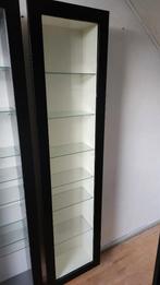 2x Ikea Bertby Vitrinekast, Ophalen, 50 tot 100 cm, 25 tot 50 cm, Glas