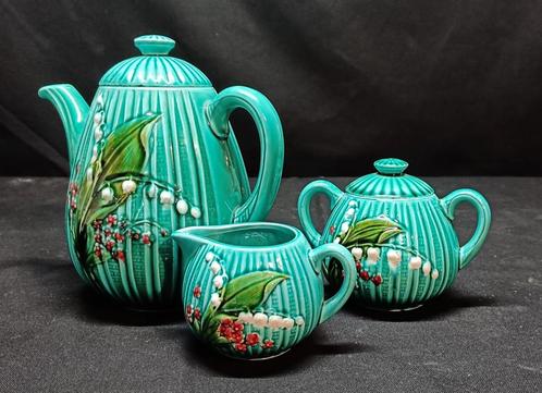 majolica Schramberg lily of the valley turquoise, Antiek en Kunst, Antiek | Servies los, Ophalen of Verzenden