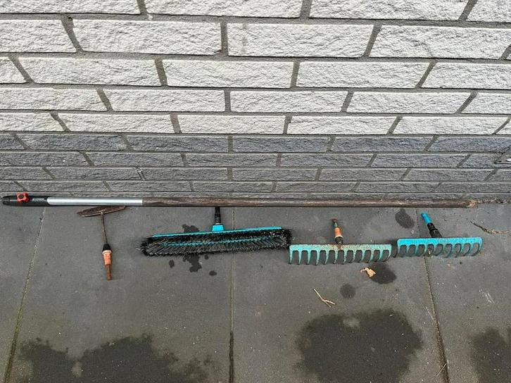 Gardena combisystem steel, bezem, hark (2) en schoffel., Tuin en Terras, Hand-tuingereedschap, Gebruikt, Bezem, Ophalen of Verzenden