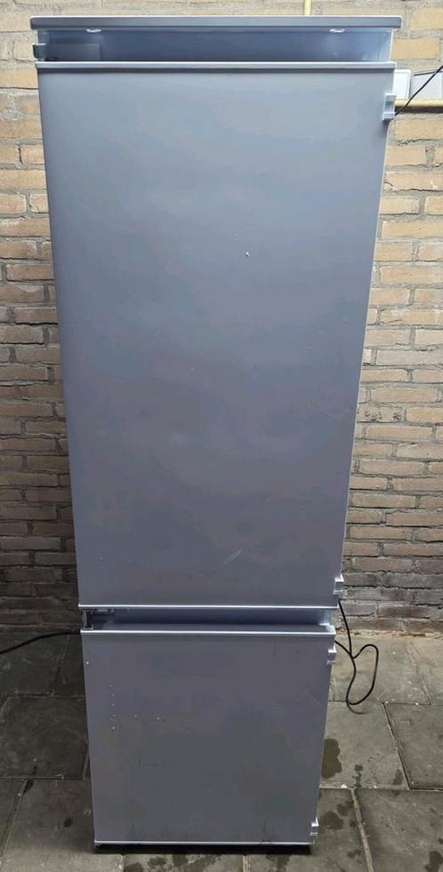 Amica inbouw koelkast met vriezer combinatie A+, Witgoed en Apparatuur, Koelkasten en IJskasten, Zo goed als nieuw, Met aparte vriezer