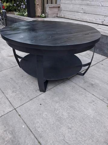Zwarte metalen salontafel van mangohout merk Goossens. Ø70cm beschikbaar voor biedingen
