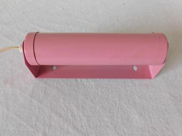 Vintage bedlampje in roze, half rond, wandlampje beschikbaar voor biedingen