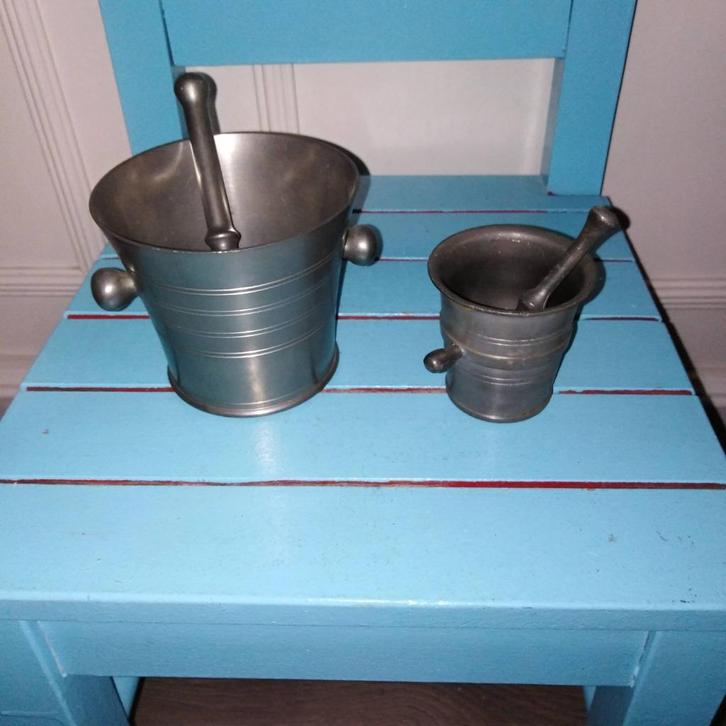 Tinnen vijzeltjes met stampers 2 stuks, Huis en Inrichting, Keuken | Keukenbenodigdheden, Gebruikt, Ophalen