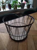 Zwarte stalen mand met houten bodem. Diameter 20 cm, Overige materialen, Mand, Rond, Ophalen of Verzenden
