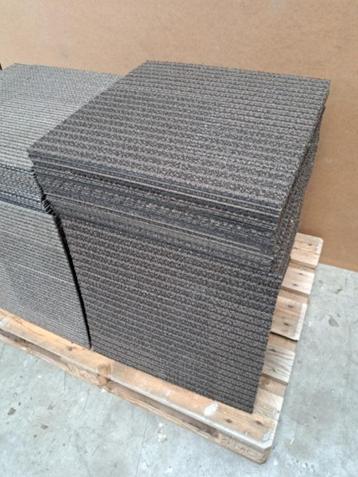 tapijttegels (gebruikt) 50x50 cm, bruin, tapijt tegel. beschikbaar voor biedingen