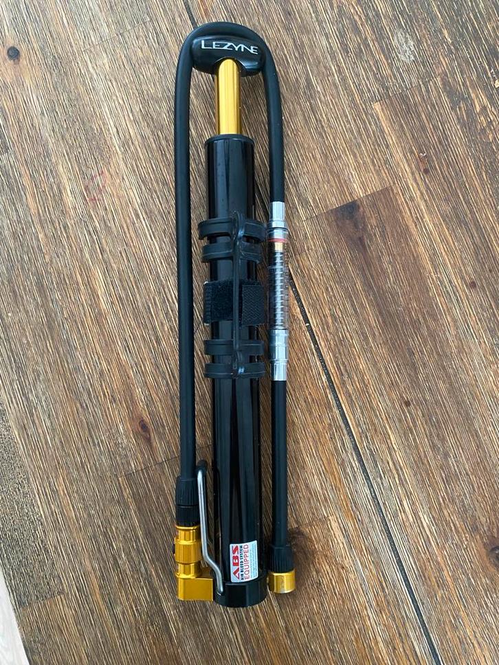 Lezyne Micro Floor Drive HVG Mini Fietspomp, Fietsen en Brommers, Fietsaccessoires | Fietspompen, Zo goed als nieuw, Drukmeter