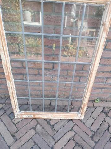 Glas in loodraam ( oud) beschikbaar voor biedingen