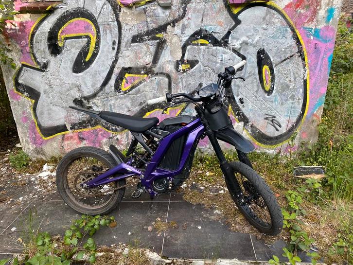 Surron lightbee 2024(geel kenteken), Fietsen en Brommers, Brommers | Crossbrommers, Zo goed als nieuw, Overige merken, Ophalen