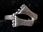 Zilveren 925 sterling zilver ring met twee voeten maat 17.5, Verzenden, Nieuw, 17 tot 18, Dame of Heer