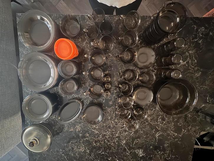 Arcoroc vintage bruin glas servies 128 delig, Huis en Inrichting, Keuken | Servies, Bord(en), Overige stijlen, Glas, Ophalen