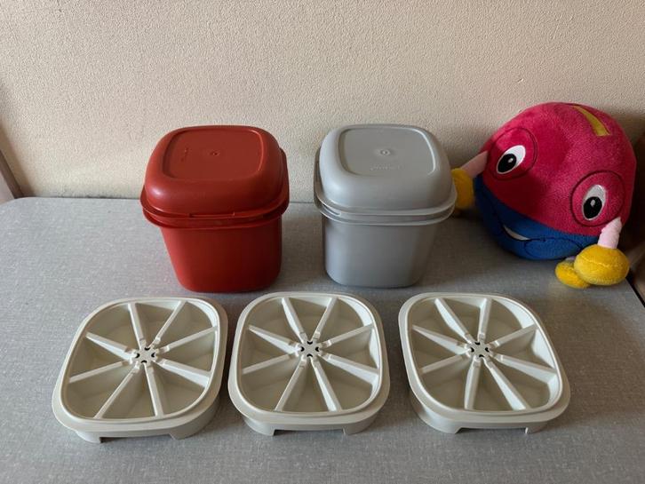 Z.G.A.N. ijsblokjes vormen met emmer & deksel TUPPERWARE, Huis en Inrichting, Keuken | Tupperware, Zo goed als nieuw, Bak of Kom
