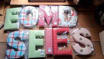 Decoratieve alfabet letters van Room Seven / R7 beschikbaar voor biedingen