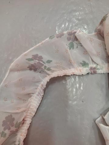 Kanten Randje met Bloemen beschikbaar voor biedingen