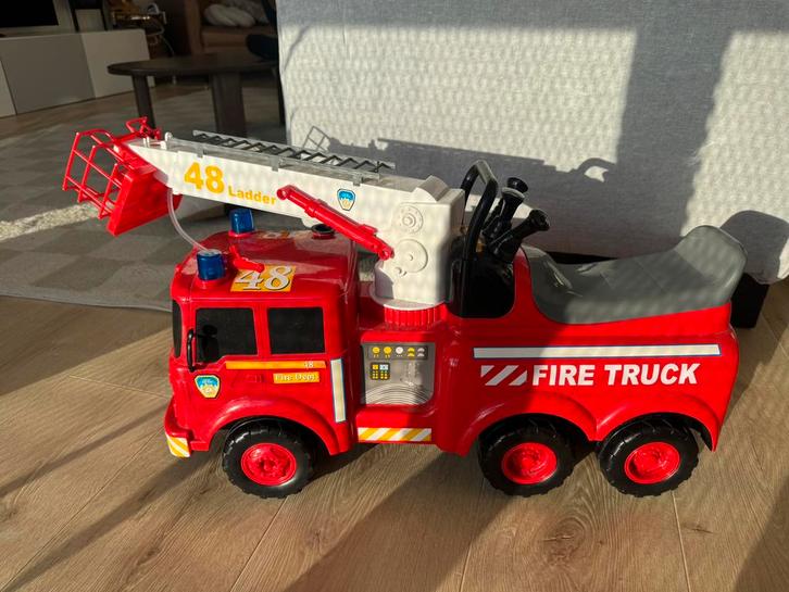Brandweerauto loopauto werkende ladder en waterspuit, Kinderen en Baby's, Speelgoed | Speelgoedvoertuigen, Zo goed als nieuw, Ophalen