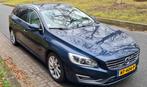 Volvo V60 D3 Aut. 136 pk, SUMMUM FULL OPTIONS, Auto's, Euro 5, 136 pk, Beige, Blauw