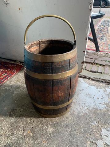 Paraplubak antieke ton melk ton water ton koper hout beschikbaar voor biedingen