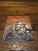 Hotel De Wereld - Leo Klep, Ophalen of Verzenden, 20e eeuw of later, Zo goed als nieuw