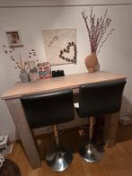 Houten bar met twee barkrukken., Huis en Inrichting, Ophalen, Zo goed als nieuw