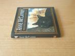 Anne McCaffrey - No One Noticed the Cat (HC + omslag), Boeken, Fantasy, Ophalen of Verzenden, Gelezen, Anne McCaffrey