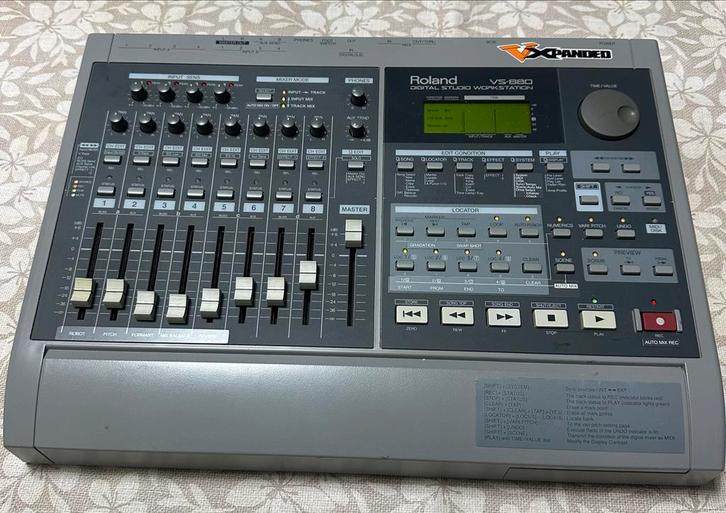 Roland VS-880 Digitale Studio Werkstation, Muziek en Instrumenten, Mengpanelen, Gebruikt, 5 tot 10 kanalen, Microfooningang, Ophalen of Verzenden