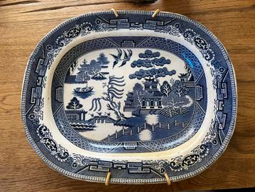 ovaal serveerschaal met het iconische Blue Willow-patroon beschikbaar voor biedingen