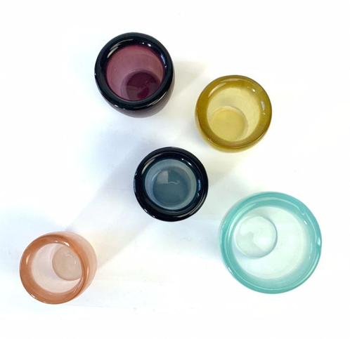 Glazen waxinelicht houders in geel en aqua leuk als cadeau, Huis en Inrichting, Woonaccessoires | Kandelaars en Kaarsen, Nieuw