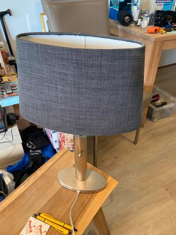 Nette tafellamp/nachtlamp beschikbaar voor biedingen