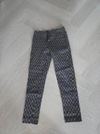 Chic & Jeune zwarte broek met print maat 38, Kleding | Dames, Broeken en Pantalons, Maat 38/40 (M), Zwart, Ophalen of Verzenden