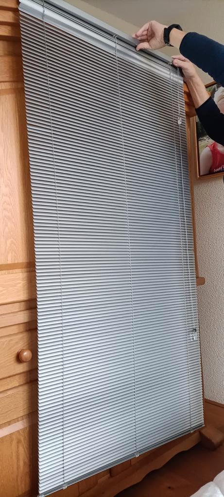 6 x Luxaflex zilver grijs verschillende maten smalle lamelle, Huis en Inrichting, Stoffering | Gordijnen en Lamellen, 50 tot 100 cm