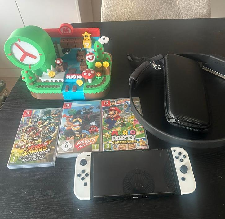 Nintendo Switch Oled met spellen en accessoires, Spelcomputers en Games, Spelcomputers | Nintendo Switch, Zo goed als nieuw, Switch OLED
