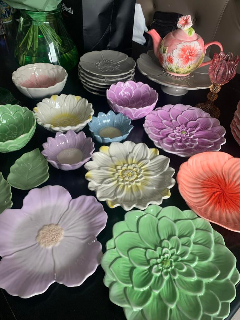 PASEN Bloemen Servies - Borden, Schalen, Etagère, Theepot, Ophalen, Gebruikt, Overige stijlen, Aardewerk