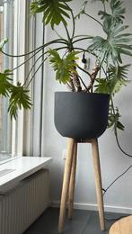 Retro plantenpot met Houten Poten, Minder dan 60 cm, Rond, Nieuw, Ophalen of Verzenden