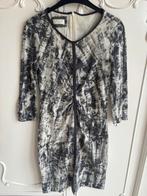 Nieuwstaat grijs off white jurk Apanage maat 36, Overige kleuren, Ophalen of Verzenden, Zo goed als nieuw, Knielengte