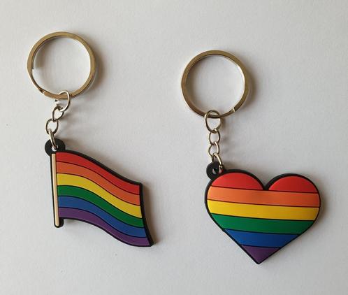 Regenboog vlag en hartje sleutelhangers, nieuw!, Hobby en Vrije tijd, Feestartikelen, Nieuw, Feestartikel, Ophalen of Verzenden