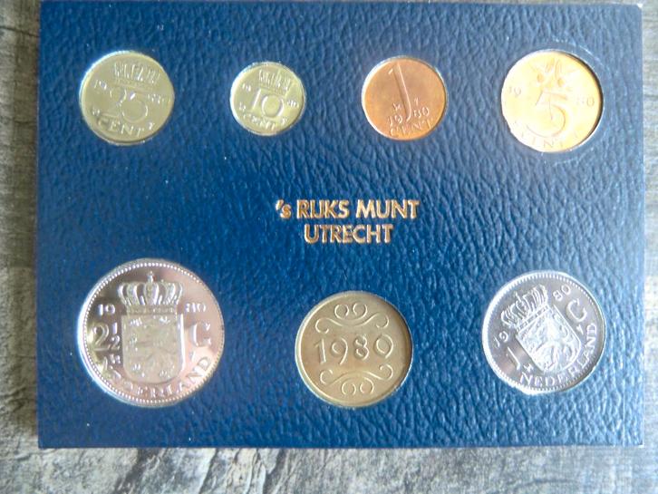 Jaarset F.D.C 1980 met penning Rijks Munt, Postzegels en Munten, Munten | Nederland, Setje, Overige waardes, Koningin Beatrix