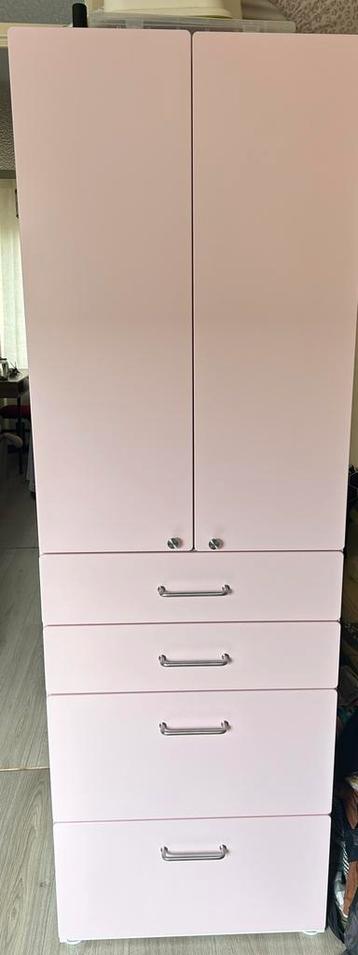 Mooie kledingkast voor kinderen
