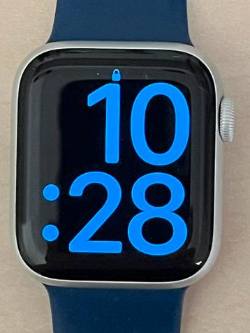 Apple watch 5 (40mm) in nette staat met nieuw bandje beschikbaar voor biedingen