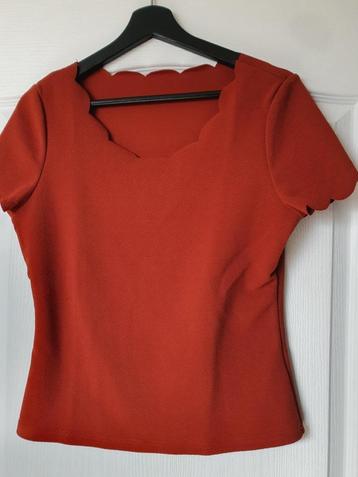 Rood t-shirt met ronde hals maat S beschikbaar voor biedingen