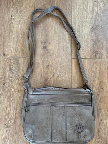 Schoudertas beige beschikbaar voor biedingen