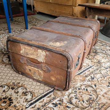 Brocante oude grote hutkoffer koffer beschikbaar voor biedingen